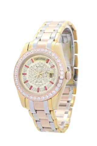 Day-Date Yellow gold with Diamonds Dial 118346 Perspective View