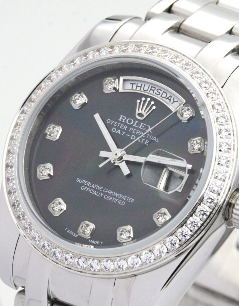 Day-Date Black Dial 118346 Angle Detail
