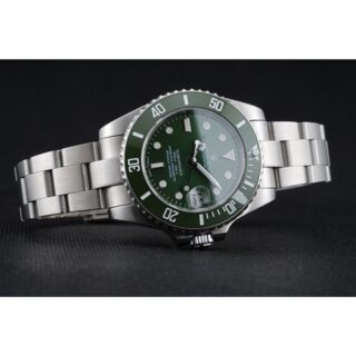 Submariner Green Dial 1454151 Close-Up Focus