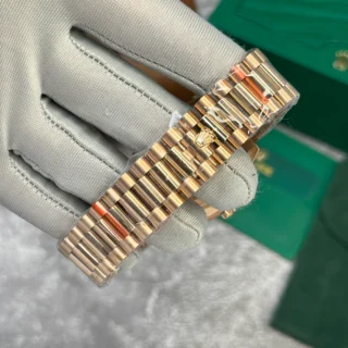 Day-Date Chocolate Dial Fluted Bezel Rose Gold Presidential Bracelet
