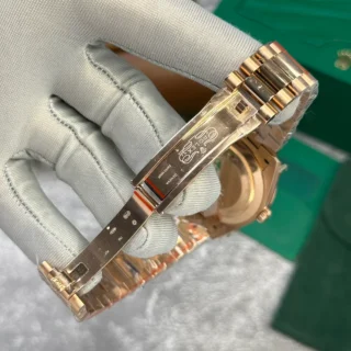Day-Date Chocolate Dial Fluted Bezel Rose Gold Presidential Bracelet