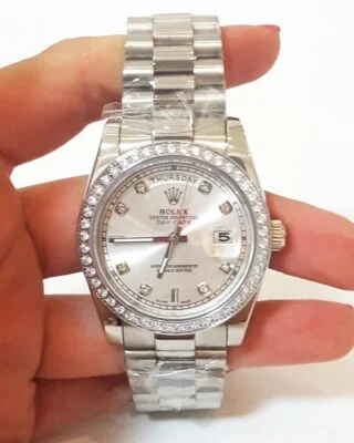 Day-Date Silver Dial 118346 Angle Detail