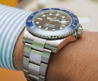 Superclone Submariner "Cookie Monster" Black Dial 126619LB Style Perspective
