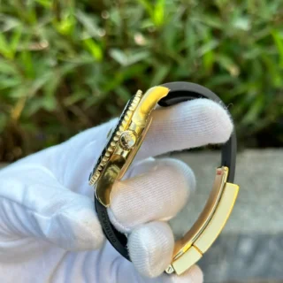 Yacht-Master Black Dial Yellow Gold Oysterflex Bracelet