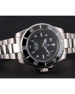 Submariner Black Dial PR16233NBB Close-Up Focus