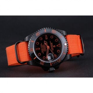 Submariner Black Dial 622011 Close-Up Focus