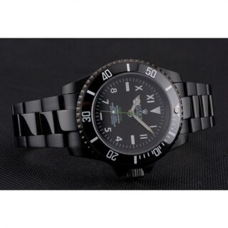 Submariner Black Dial PR16233BBL Close-Up Focus