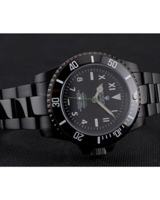 Submariner Black Dial PR16233BBL Close-Up Focus
