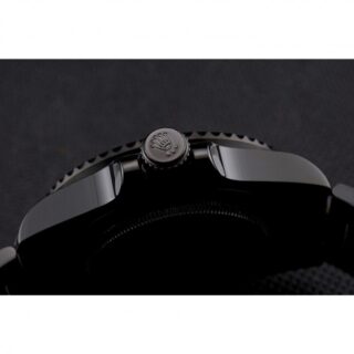 Submariner Black Dial PR16233BBL Profile Shot