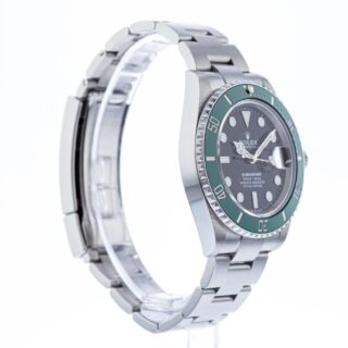 Submariner Black Dial 126610LV "Starbucks" Feature Highlight