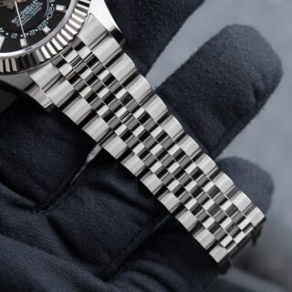 Superclone Sky-Dweller Bright black Dial 336934 Jubilee Close-Up Focus
