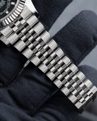 Superclone Sky-Dweller Bright black Dial 336934 Jubilee Close-Up Focus