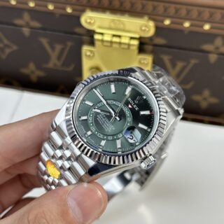 Superclone Sky-Dweller Mint green Dial 336934 Jubilee Close-Up Focus