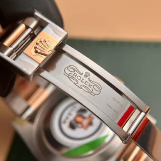 GMT Master II Root Beer Black Dial rose Gold Two Tone Oyster Bracelet
