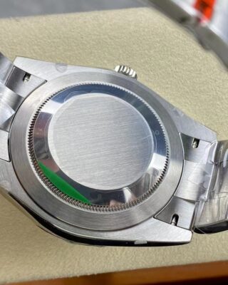 Superclone Oyster Perpetual Turquoise Dial 124300 Style Perspective