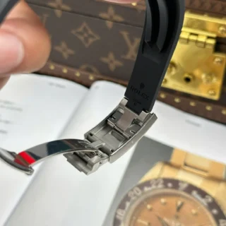 Daytona Black Dial Black Bezel Oysterflex Bracelet