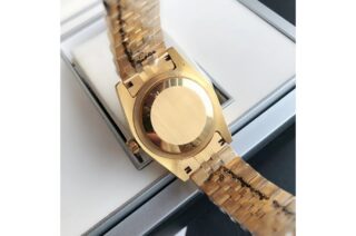 Datejust RG/RG Jubilee Bracelet Alternate Angle
