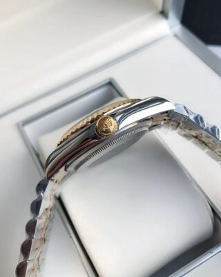 Datejust RG/SS Jub Green/Dial Alternate Angle