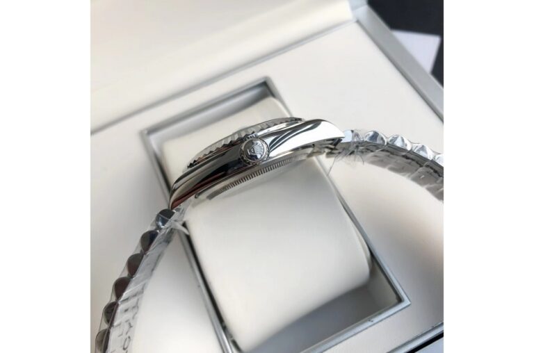 Datejust SS/SS Jub Green/Dia Alternate Angle