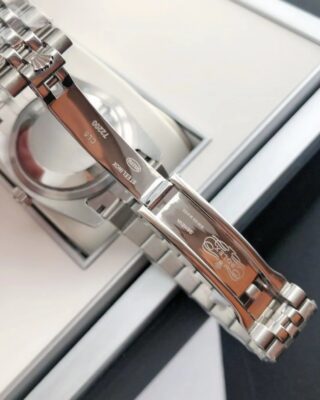 Datejust SS/SS Jub Grey/Rmn Profile Shot