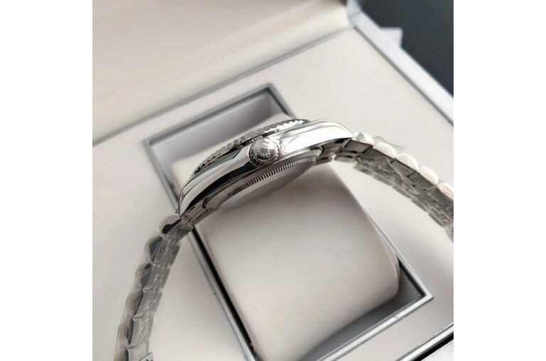 Datejust SS/SS Jub Grey/Rmn Style Perspective
