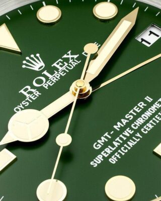 WALL CLOCK – GMT MASTER II GOLD Angle Detail
