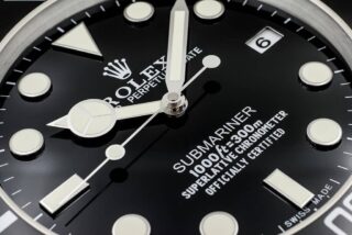 WALL CLOCK – SUBMARINER Angle Detail