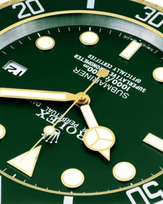 WALL CLOCK – SUBMARINER GREEN GOLD Angle Detail