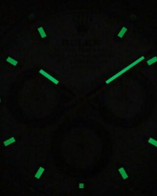 WALL CLOCK – DAYTONA BLACK/RED BEZEL Angle Detail