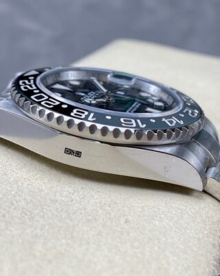 Superclone GMT-Master II 126710GRNR "Bruce Wayne" Oyster 2024 Close-Up Focus