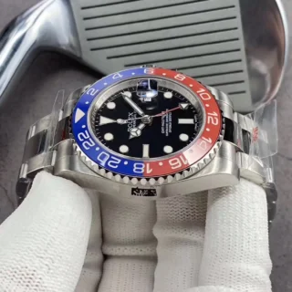 GMT-Master II 126710BLRO "Pepsi" Oyster Profile Shot