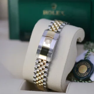 Datejust II Champagne Dial 126333 Close-Up Focus