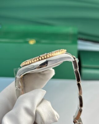 Yacht-Master Chocolate Dial 126621 Feature Highlight