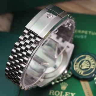 Datejust Blue Dial 126334 Jubilee Feature Highlight