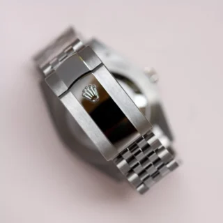 Datejust White Dial 126334 Jubilee Flutted Profile Shot