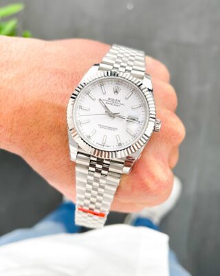Datejust White Dial 126334 Jubilee Flutted Angle Detail