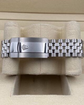 Superclone Datejust Rhodium Dial 126300 "Wimbledon" Jubilee Close-Up Focus