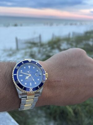 Bluesy review image with sea on the background