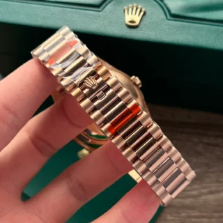 Day-Date Chocolate Dial Fluted Bezel Rose Gold Presidential Bracelet