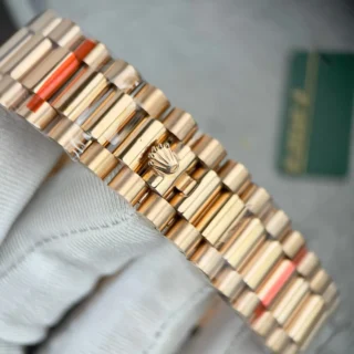 Day-Date. Olive Dial Fluted Bezel Rose Gold Presidential Bracelet