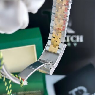 Rolex Datejust Champagne Diamond Dial 126333-0012 41 mm - Image 9