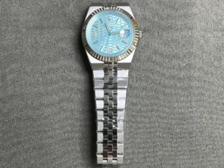 Alternative view of Rolex Land-Dweller 40 mm Ice Blue Dial (2025)