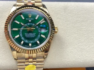Alternative view of Rolex Sky-Dweller Green Dial 336938 (Jubilee)