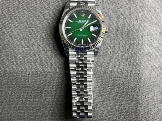 Datejust 41 Green Ombré Dial (2026) Jubilee (front view)