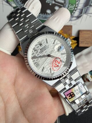 Alternative view of Superclone Rolex Land-Dweller White Honeycomb-Motif Dial 40mm