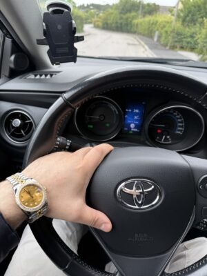 Matching a Datejust Champagne Dial with my Toyota